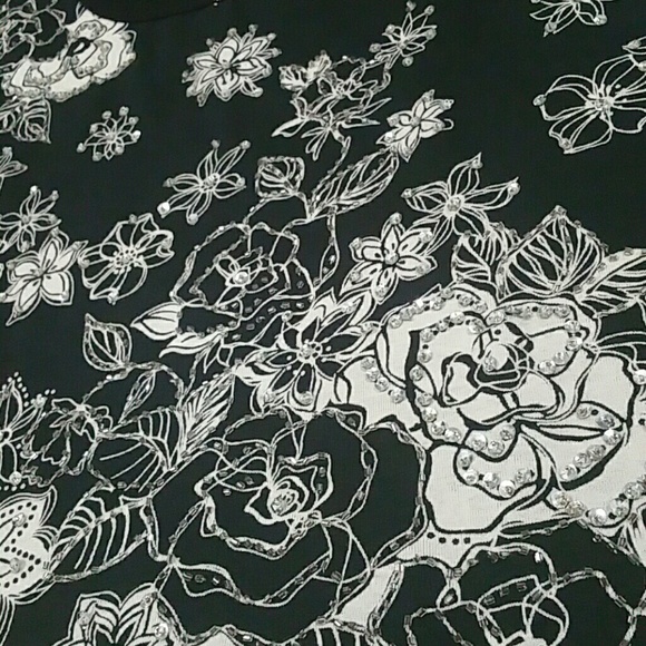 CLEARANCE /Make an offer! Rhinestone beaded Flower Top sz XL - Picture 3 of 5